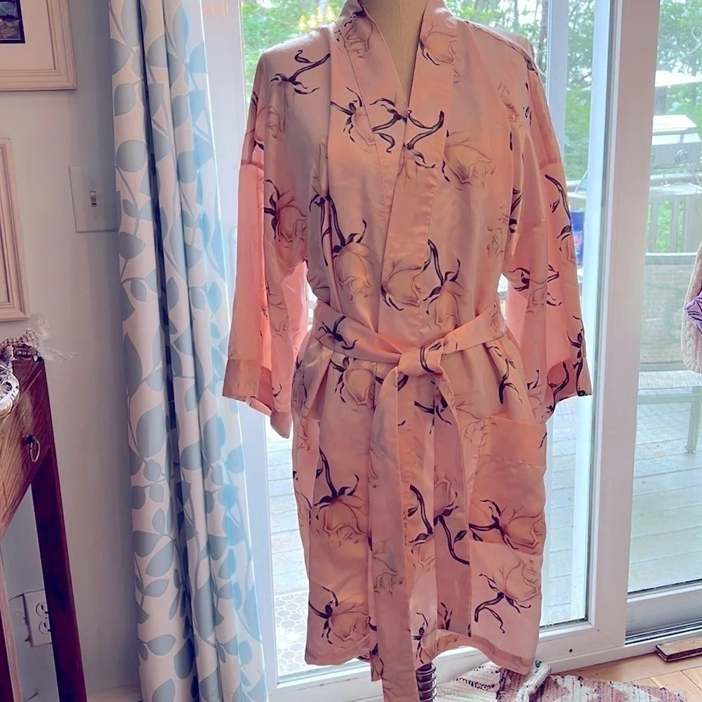 Opulent Pink Floral Rose Kimono Sytle Satiny Wrap Robe OS